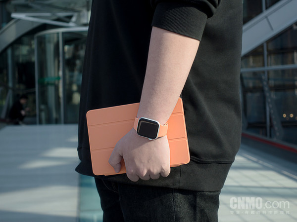 木瓜色的Apple Watch表带以及iPad mini保护盖 木瓜色的Apple Watch表带以及iPad mini保护盖