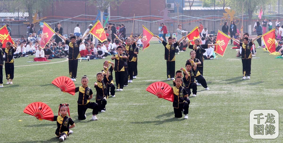 005小武术队员们在开幕式上表演