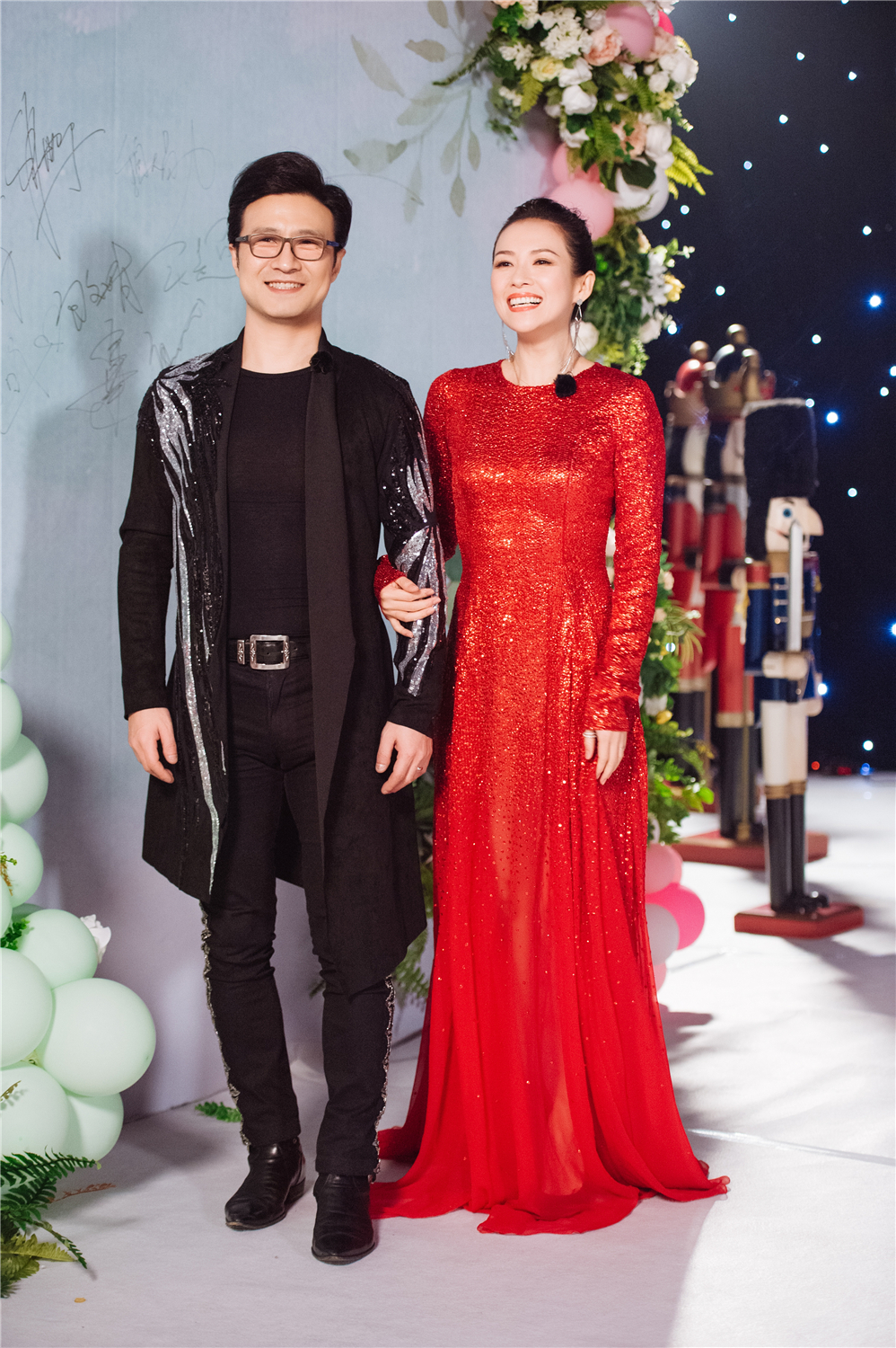 《妻子2》全阵容晚礼服亮相 张智霖袁咏仪《恋