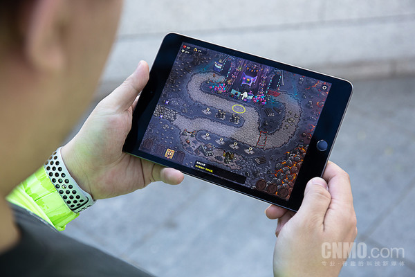 使用iPad mini打游戏 使用iPad mini打游戏