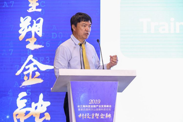 新加坡科学院院士黄铭钧