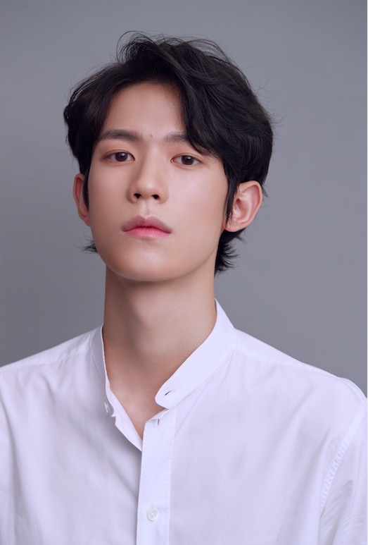 BIGBANG师弟王一钧今日出道 YG首签中国艺人