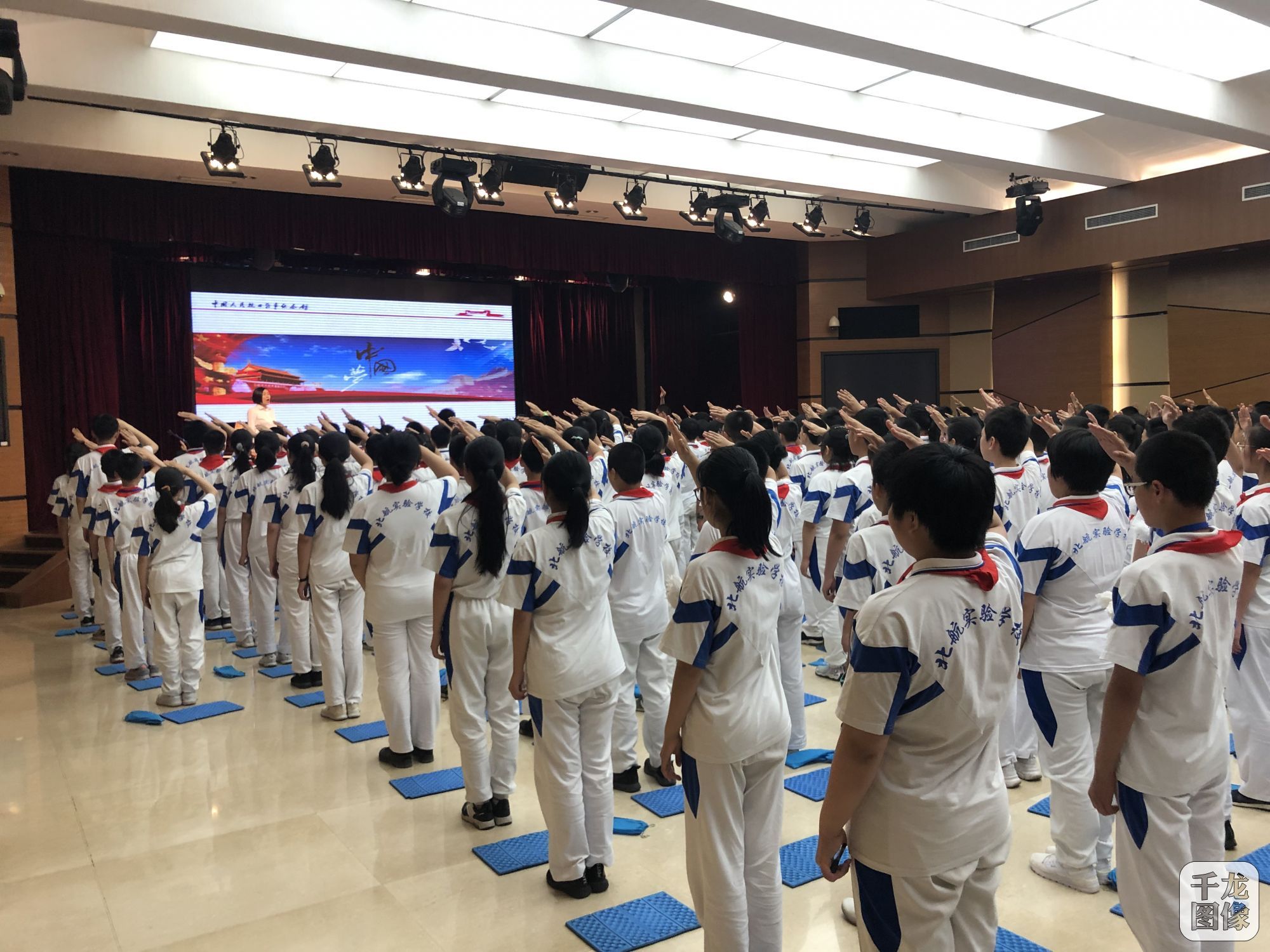 先烈昭昭映日月 民族浩气永长存