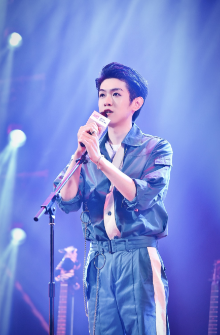 由你音乐榜校园热LIVE武汉开唱 谢春花人气爆棚