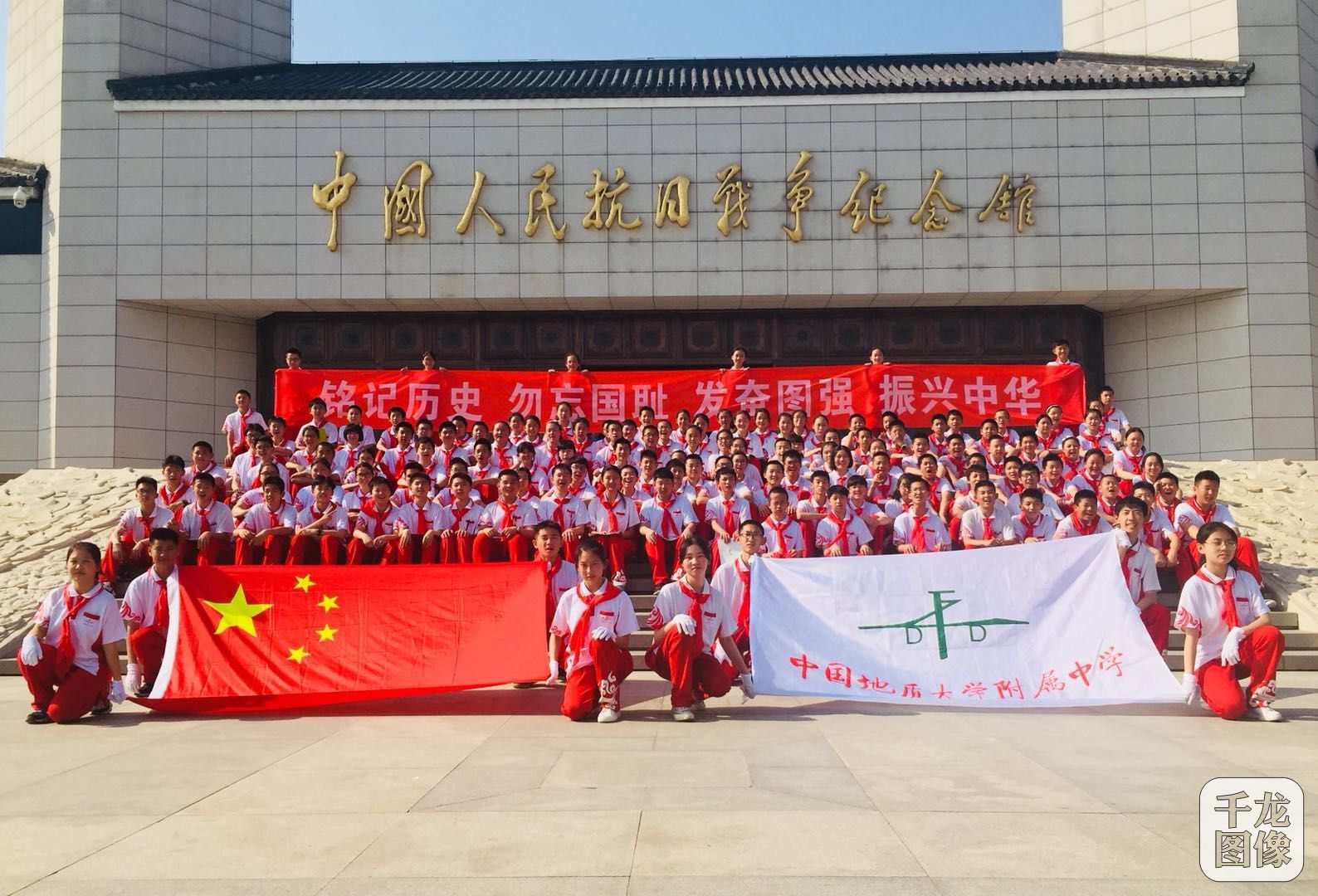 艳阳正当时 向英雄敬礼