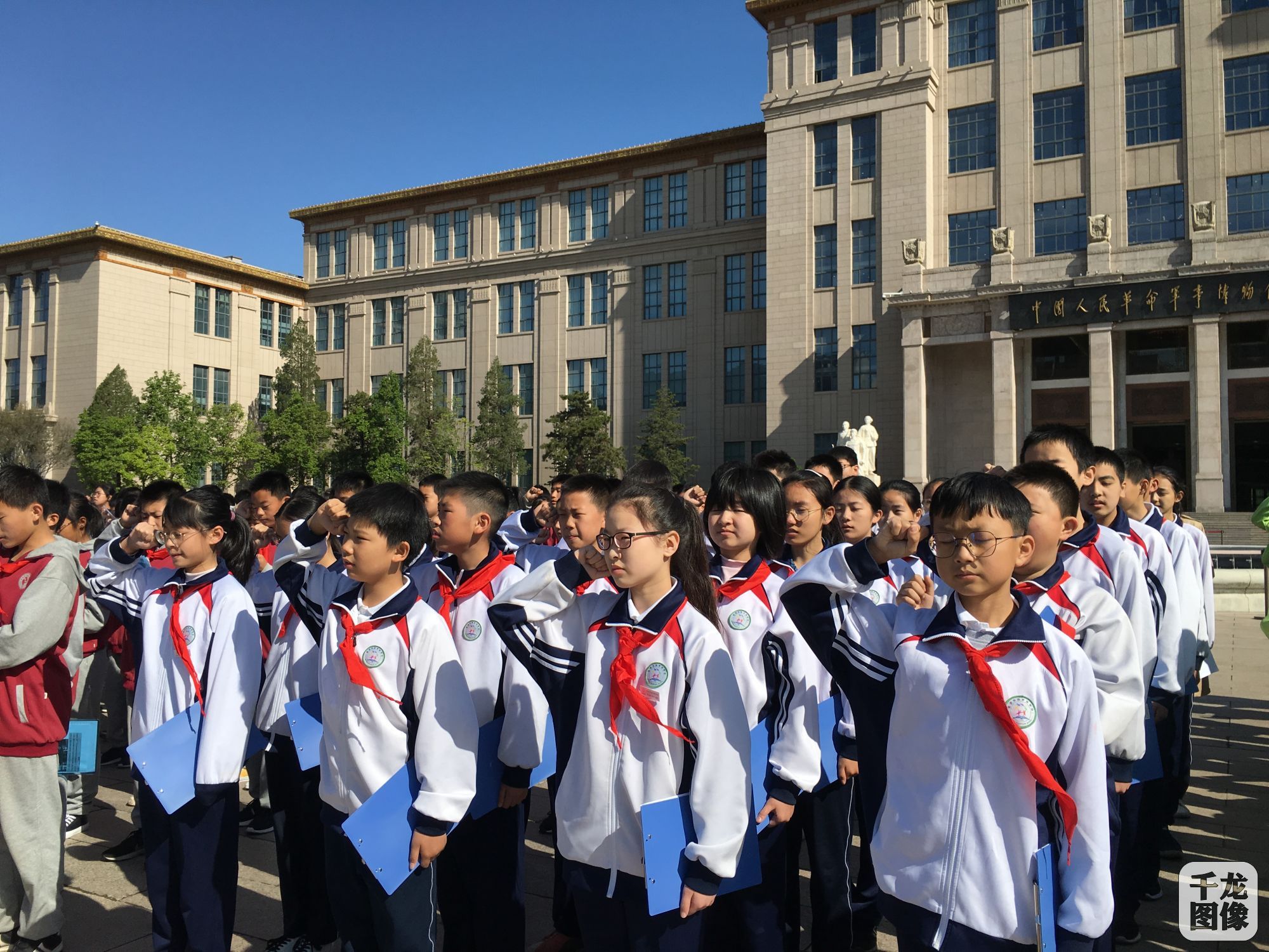 树立国防意识  坚定理想信念