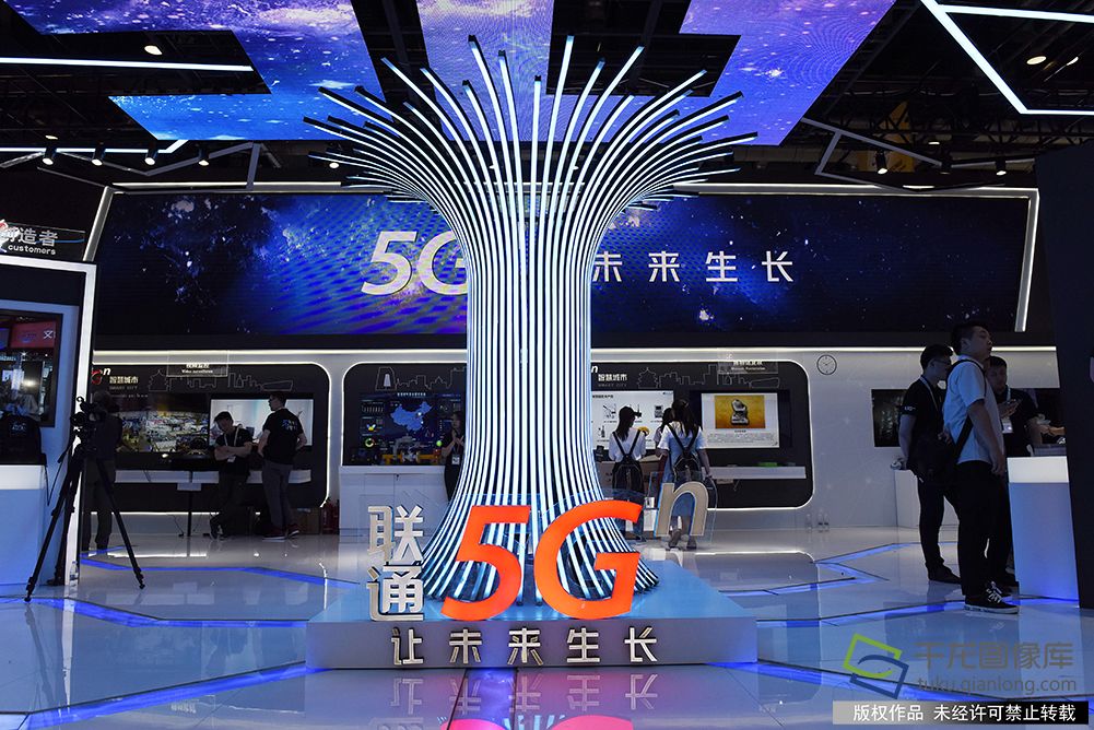 北京联通“5G •未来”展厅展出了包括MR虚拟现实、智慧城市、5G远程医疗、无人驾驶等多个领域的5G创新应用以及智慧体验。千龙网记者 刘雯摄