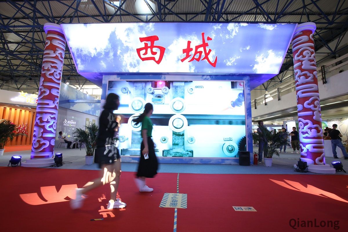 2019年5月29日至6月1日，为期4天的第十四届中国北京国际文化创意产业博览会（简称北京文博会）在中国国际展览中心（老馆）举办。西城展区精彩亮相，紧扣“中国式新生活·城市更新与文化复兴”的主题，集聚优秀文化资源，既有效为企业搭建国际化的宣传推介平台，又全面展示西城区文化创意产业发展全貌，呈现西城区在文化、科技、金融等领域的产业优势。1