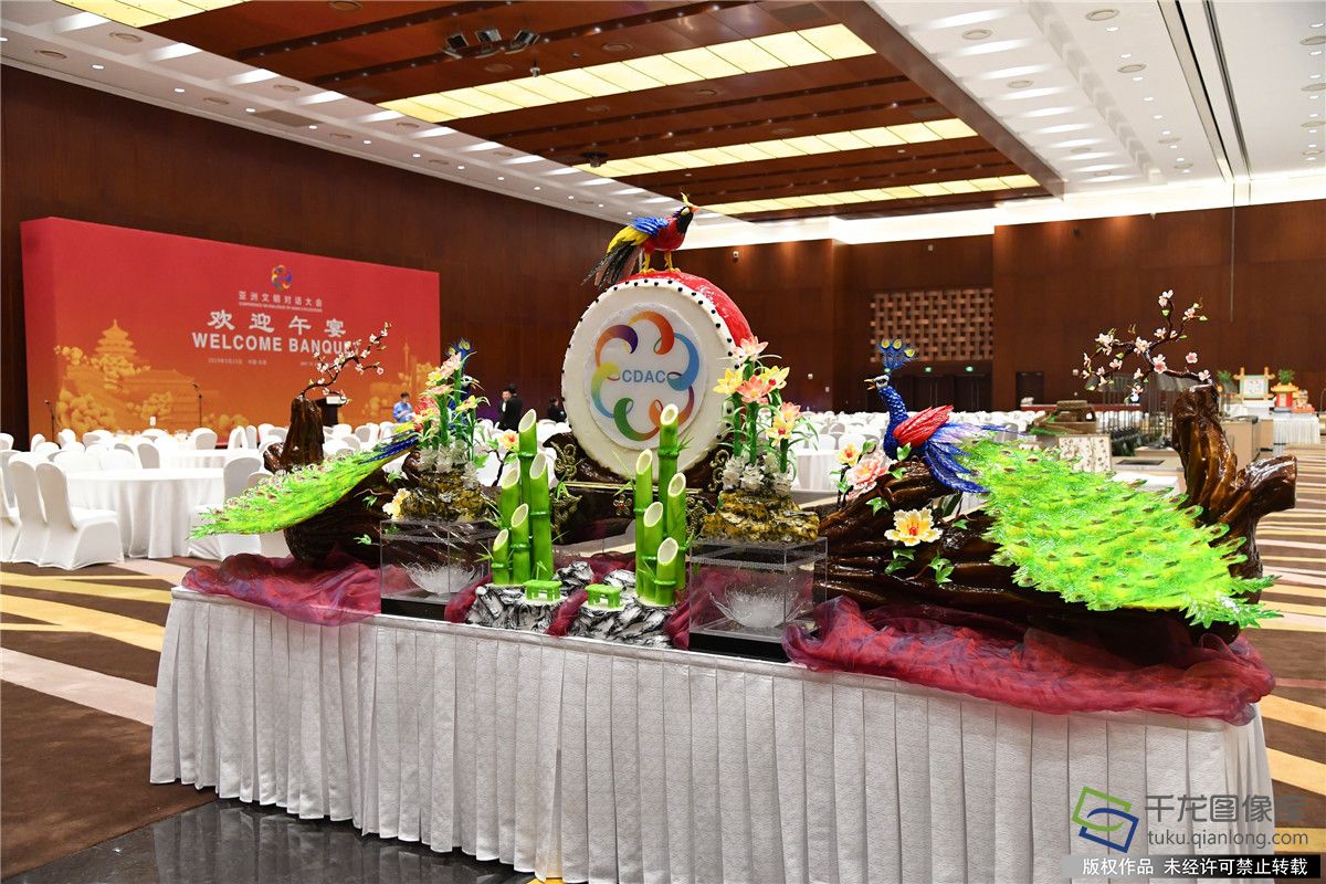 “八方迎宾彩雀舞”糖艺摆台