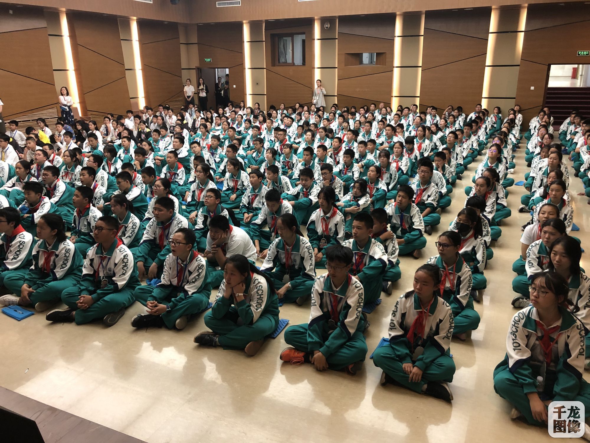 学英烈事迹 诵抗战经典 做红色传人