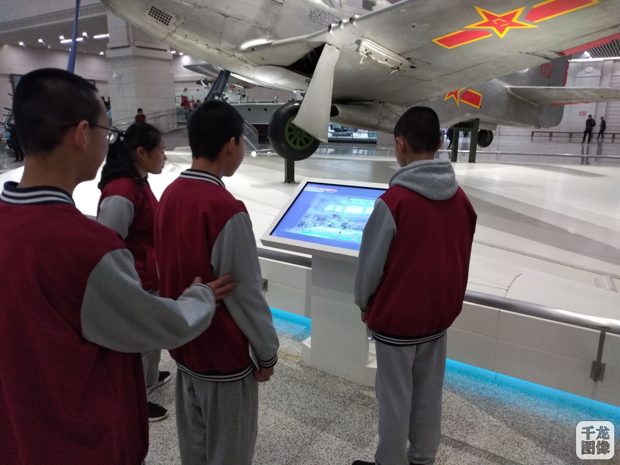 传承红色基因  励志强大国防