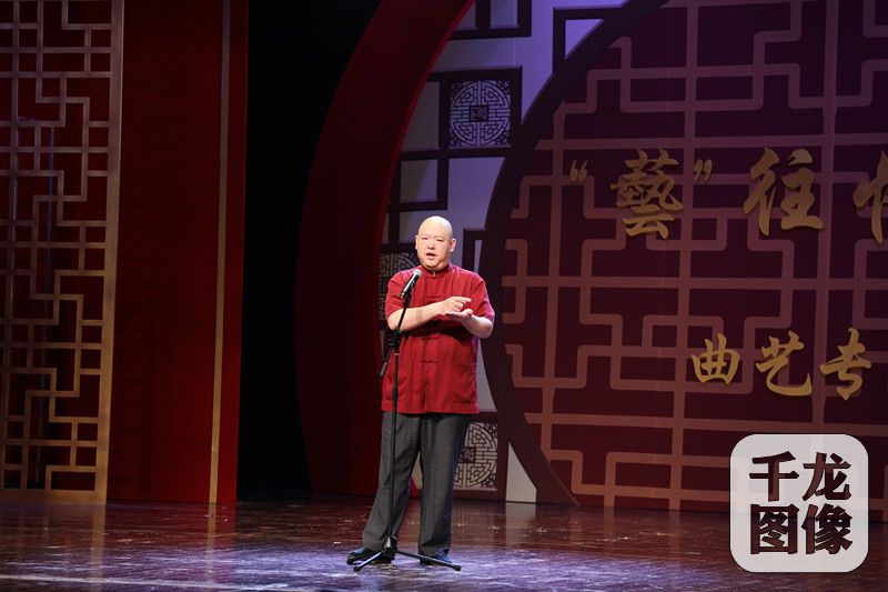 评书 表演者：王玥波