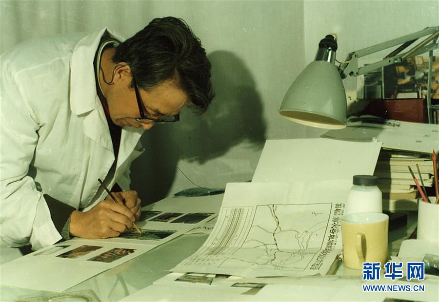 (新华全媒头条·时代先锋·图文互动)(11)传奇的英雄 无悔的忠诚——记刑侦痕迹检验专家崔道植