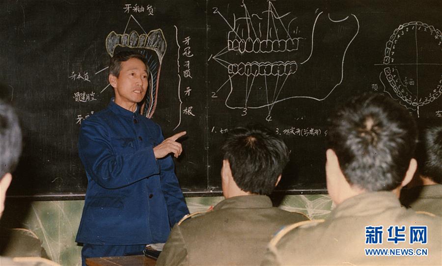 (新华全媒头条·时代先锋·图文互动)(10)传奇的英雄 无悔的忠诚——记刑侦痕迹检验专家崔道植