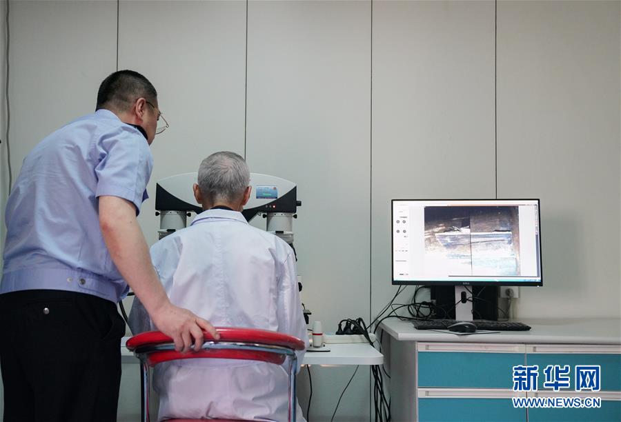 (新华全媒头条·时代先锋·图文互动)(5)传奇的英雄 无悔的忠诚——记刑侦痕迹检验专家崔道植