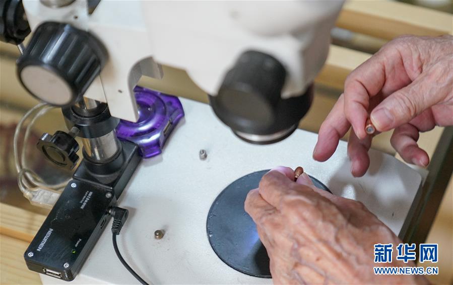 (新华全媒头条·时代先锋·图文互动)(7)传奇的英雄 无悔的忠诚——记刑侦痕迹检验专家崔道植