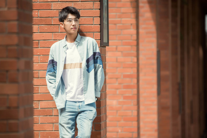 任宥纶《我的盖世英雄》现场写真曝光 清秀帅气天然无公害