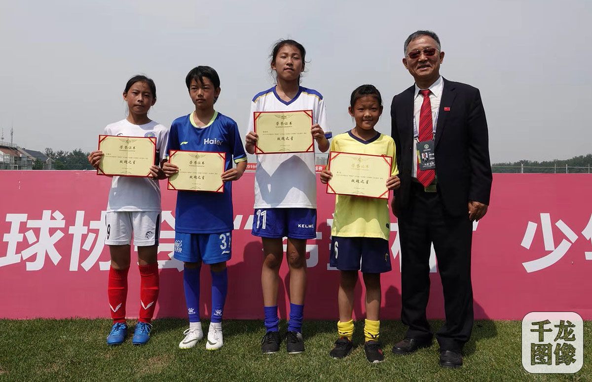 U11组别“玫瑰之星”：北京队宋语、 天津队岳钰欣、 大连队王嘉仪、潍坊队秦喆