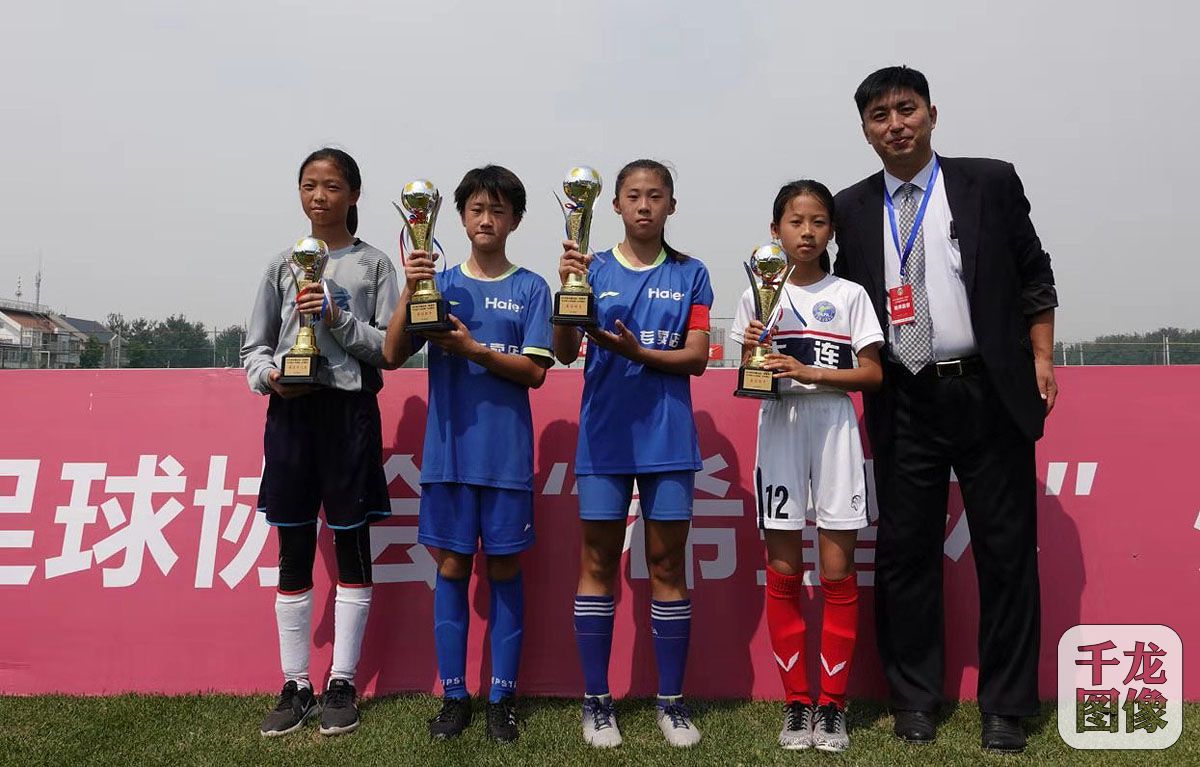 U11组别：北京队杨雯敏获最佳守门员，大连队张菁阳和北京队刘梦洋获最佳射手，北京队刘紫玉获最佳球员
