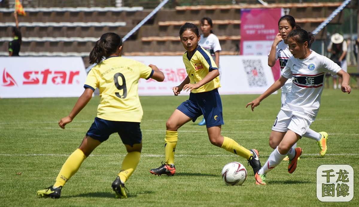 U12组别22日上午第一轮第3场，潍坊0-0与大连握手言和