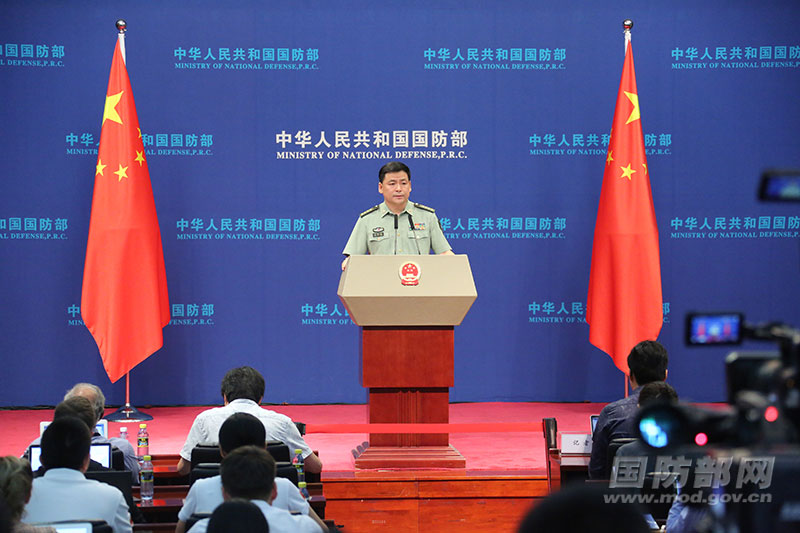 6月27日下午,国防部举行例行记者会,国防部新闻局副局长、国防部新闻发言人任国强大校答记者问。孙智英 摄