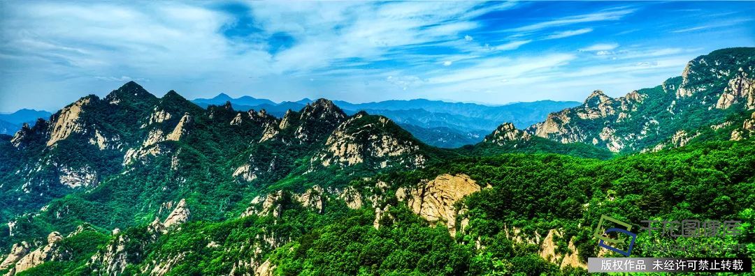云蒙山风景区是北京著名的风景名胜区、国家森林公园和国家地质公园，景区范围下辖两个景点：云蒙山青空岭和云蒙山黑龙潭。