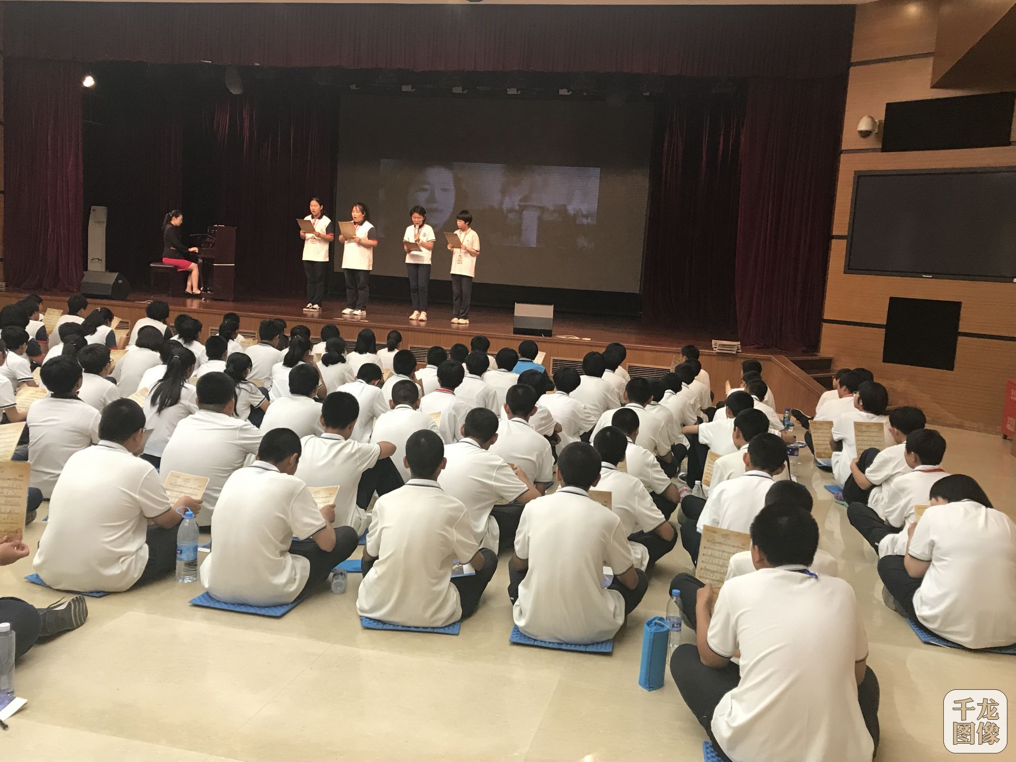 南法信中学师生走进抗日战争纪念馆