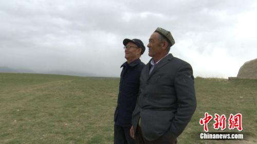 张永进和在草场。 点击进入下一页