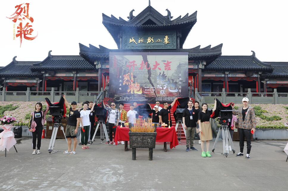 总制片人戴戴新戏《烈艳》热拍 (1).jpg
