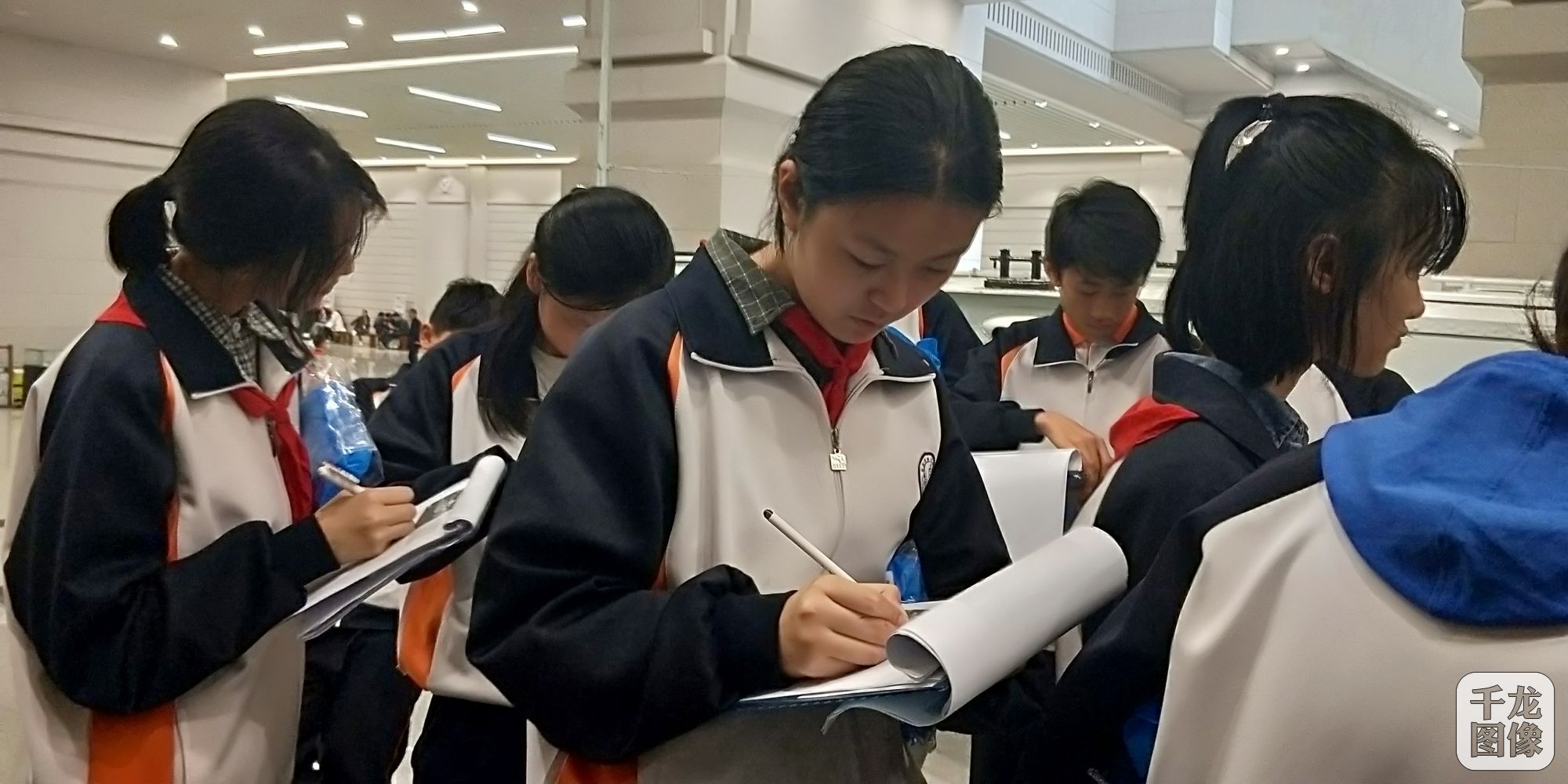 厚植爱国情怀 担当青春责任