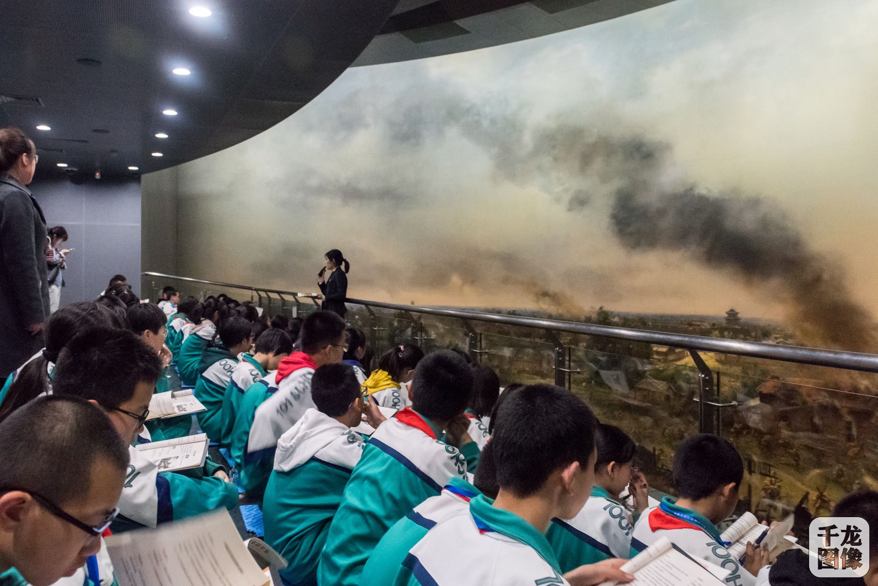 学英烈事迹 诵抗战经典 做红色传人