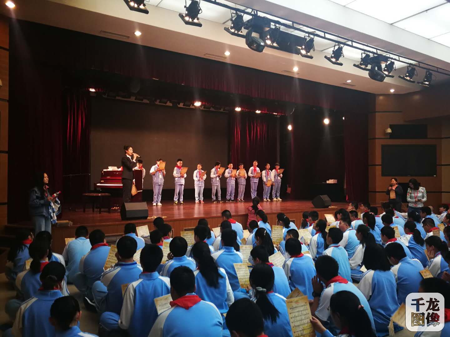 育英中学走进抗战馆 (5)