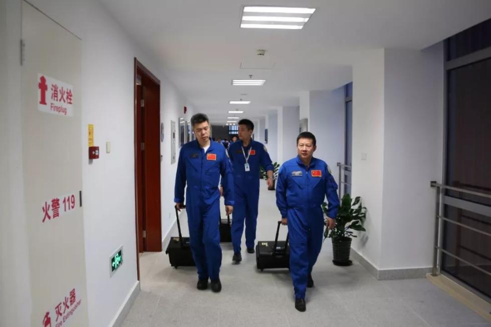 C919第三架成功转场，驾驶舱高清大图来了