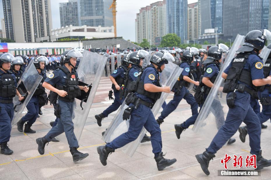 广东公安夏季大练兵&ldquo;深圳亮剑&rdquo;行动举行