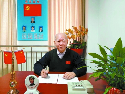 张林成在办公室照片