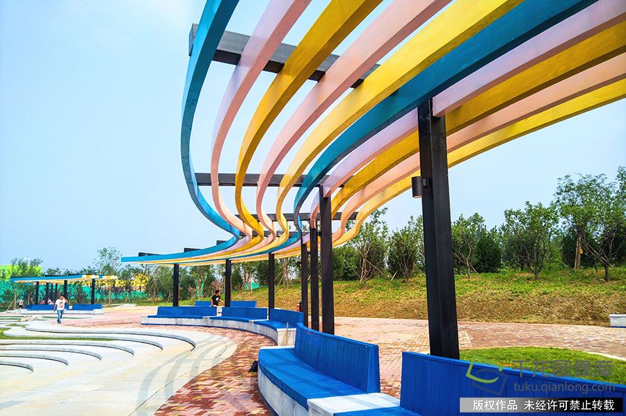 如果不曾来到这里，你不会知道黑桥公园有多美，在这里，一边运动一边赏景，一切都是那么的刚刚好。时永平摄 千龙网发