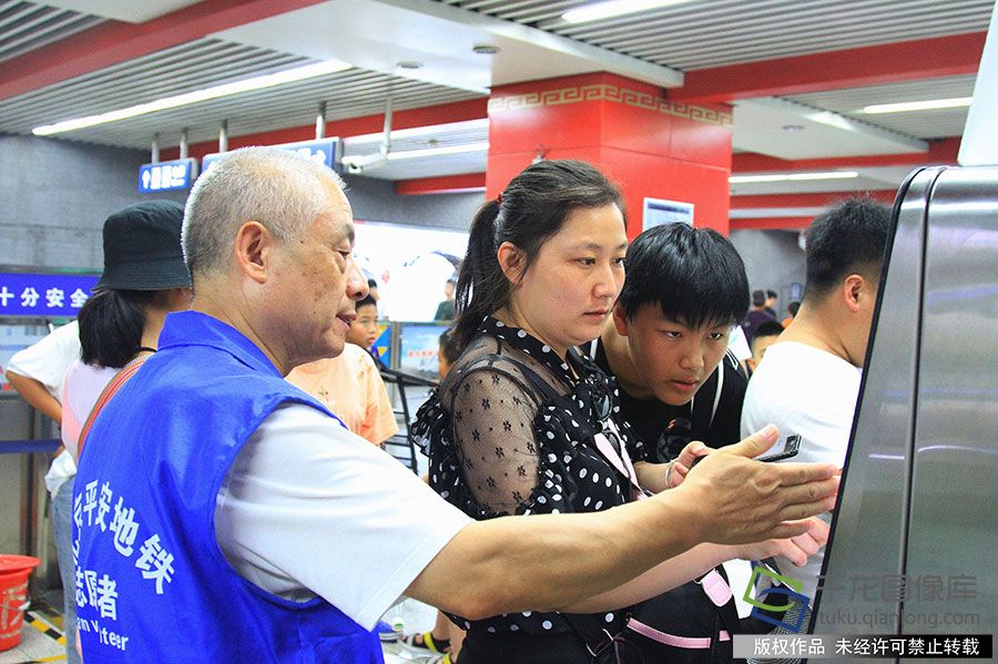 2019年8月10日起，北京轨道交通55座车站将率先试点非现金支付服务。张永利摄 千龙网发