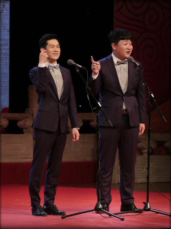 徐涛、郭威表演相声《社区多面手》