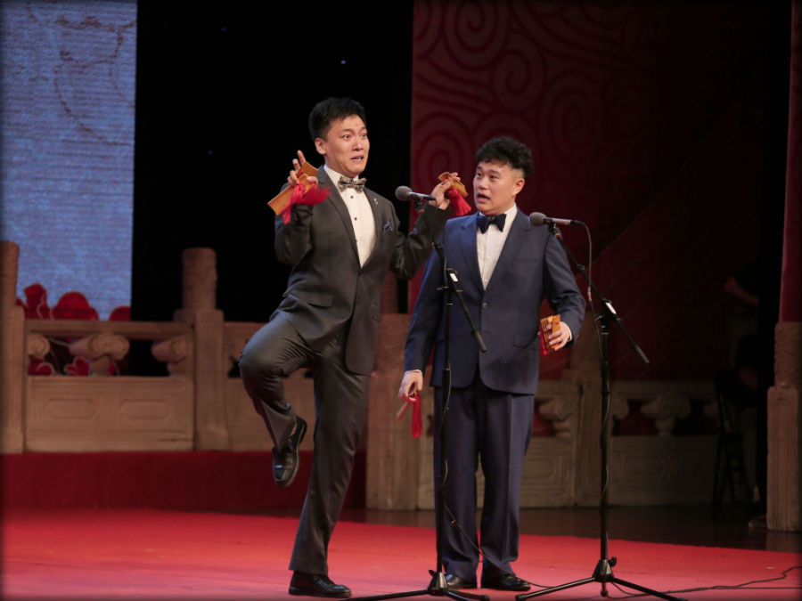 郑思杰、宋伟杰表演对口快板《回天有我》