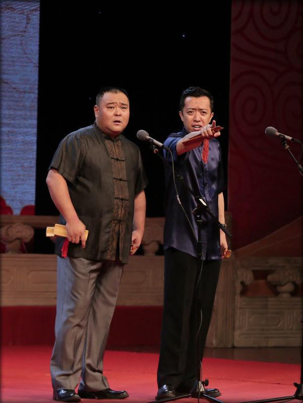 李菁、王文水表演数来宝《换心房》