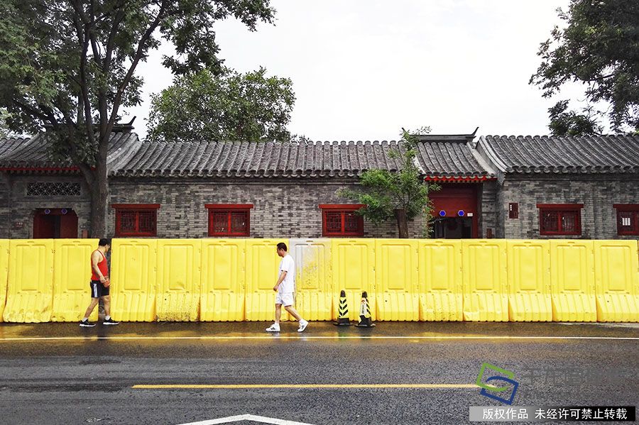 本月底，雍和宫大街改造南段二期建筑风貌提升工程即将完成。刘宏声摄 千龙网发