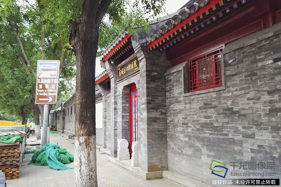 本月底，雍和宫大街改造南段二期建筑风貌提升工程即将完成。刘宏声摄 千龙网发