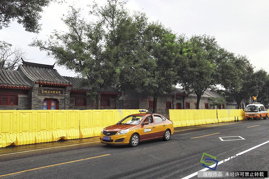 加上去年已完工的北段一期工程，整条雍和宫大街重拾往昔的悠远宁静。刘宏声摄 千龙网发
