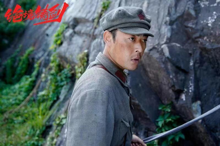 7、张桐新作《绝境铸剑》.jpg