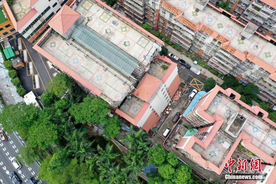 深圳罗湖区一单身公寓楼发生沉降倾斜