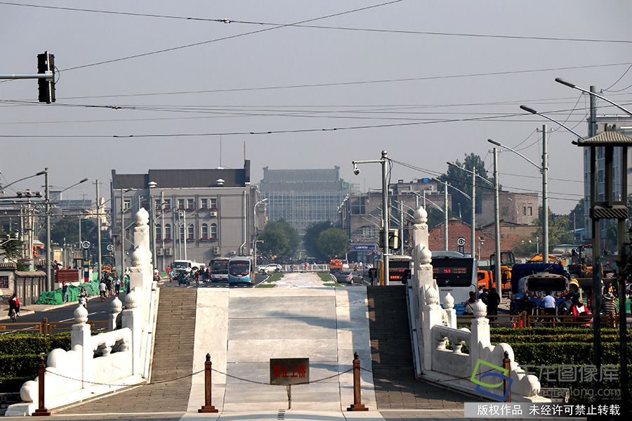 此次道路大修改造工程起点为永安路路口，终点在珠市口大街路口，全长约524米。牛云岗摄 千龙网发