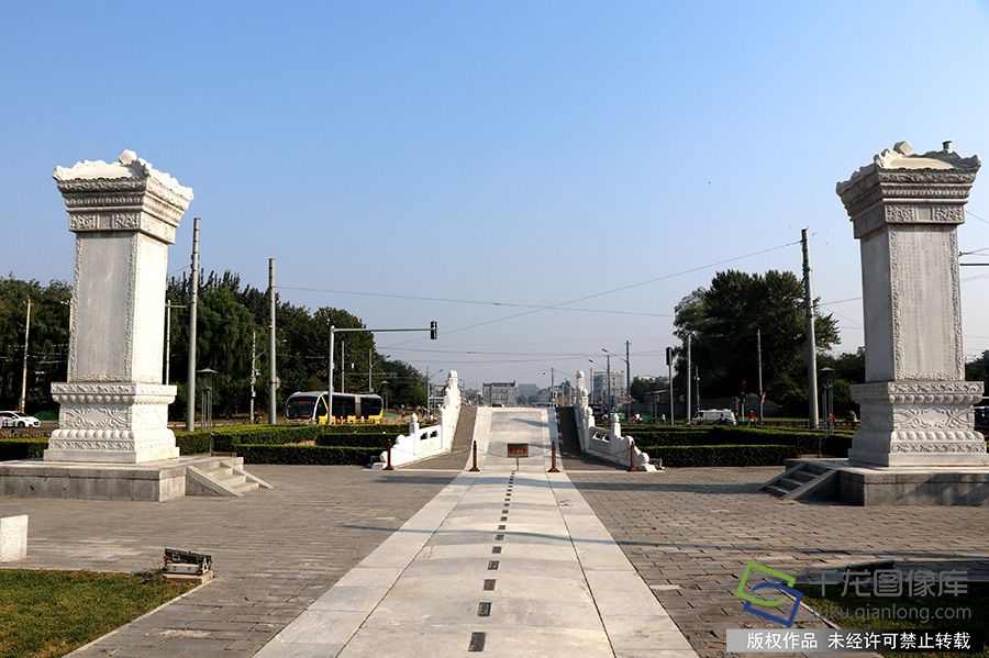 南中轴路珠市口至天桥段的道路大修改造工程将于9月10日前全部竣工。牛云岗摄 千龙网发