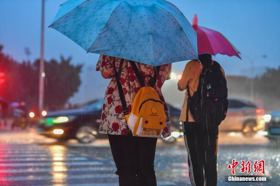 台风&ldquo;剑鱼&rdquo;杀&ldquo;回马枪&rdquo; 海南全岛风雨大作