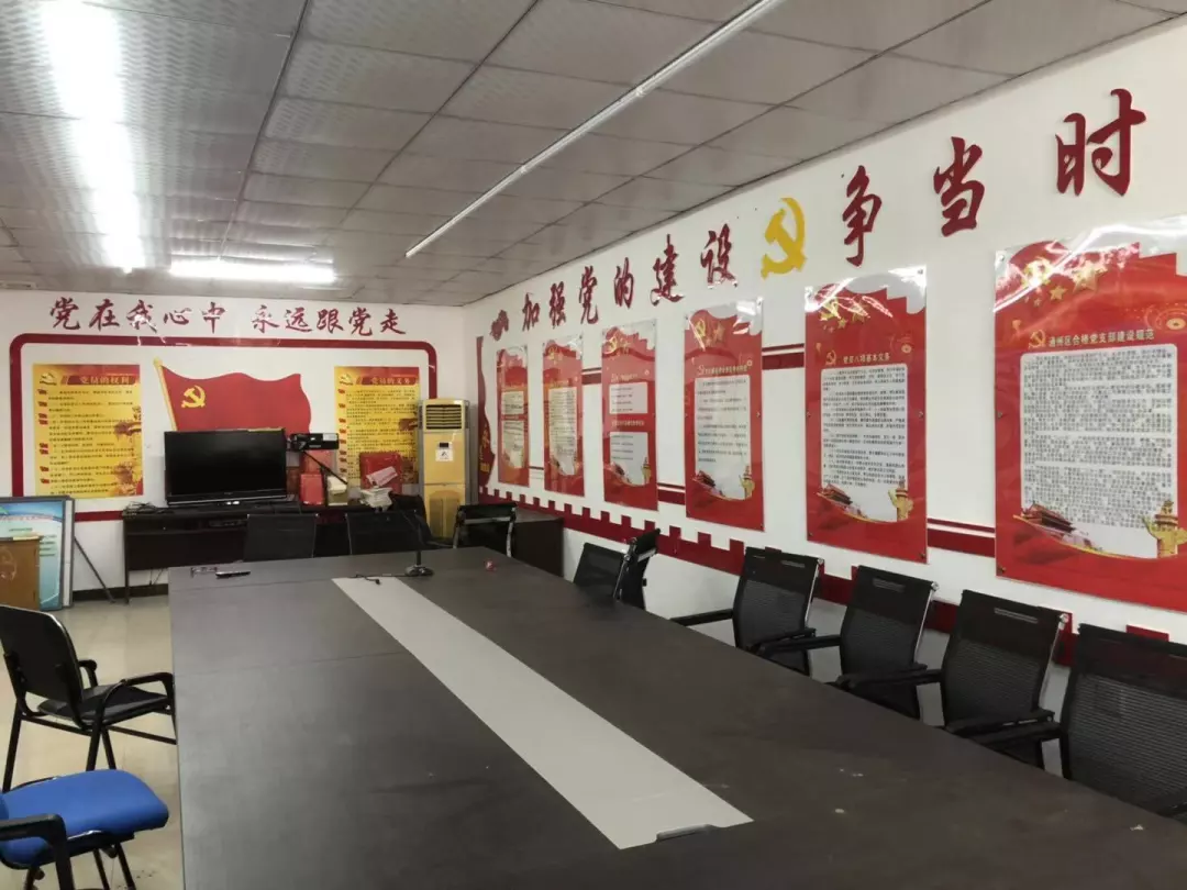 “跟你说，现在村里连蚊子都少了不少呢。”周起营村民张慧兰开心的向记者介绍着这个翻天覆地变化的新村：“起初听到要拆自己的房的时候，我这心里也是很不舒服的，毕竟我这房都住了这么久了怎么能说拆就拆呢。在吴文明书记进行上门动员后，我了解到这个房确实应该拆，它占到了大家的公用场地，村里的路窄了就是因为这样的违章建筑多造成的。”在带头拆除自己的违建后，张慧兰也加入到美丽乡村的建设团队之中。经过大伙的努力后，周起营村收获了翻天覆地的变化，宽敞的街道、明亮的路灯、舒适的生活环境，这些都让张慧兰感到由衷的开心。