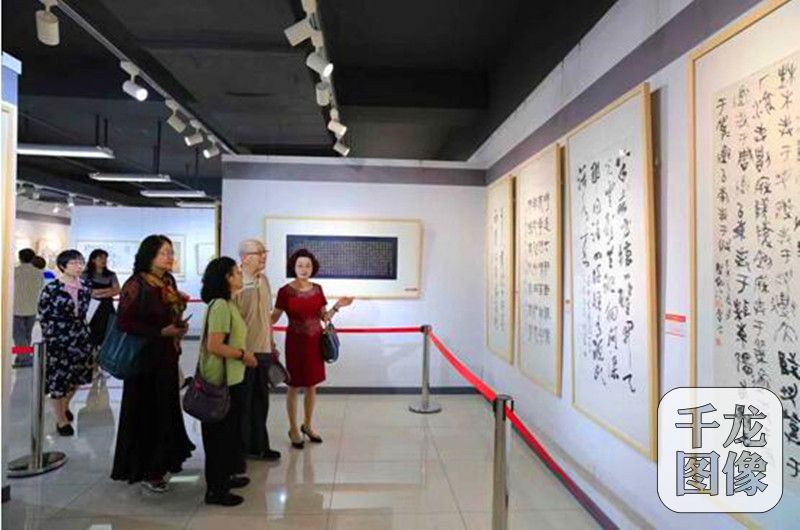 9月8日，“助力新时代，共筑中国梦——庆祝中华人民共和国建国70周年书画邀请展”在北京市延庆区开展。千龙网发